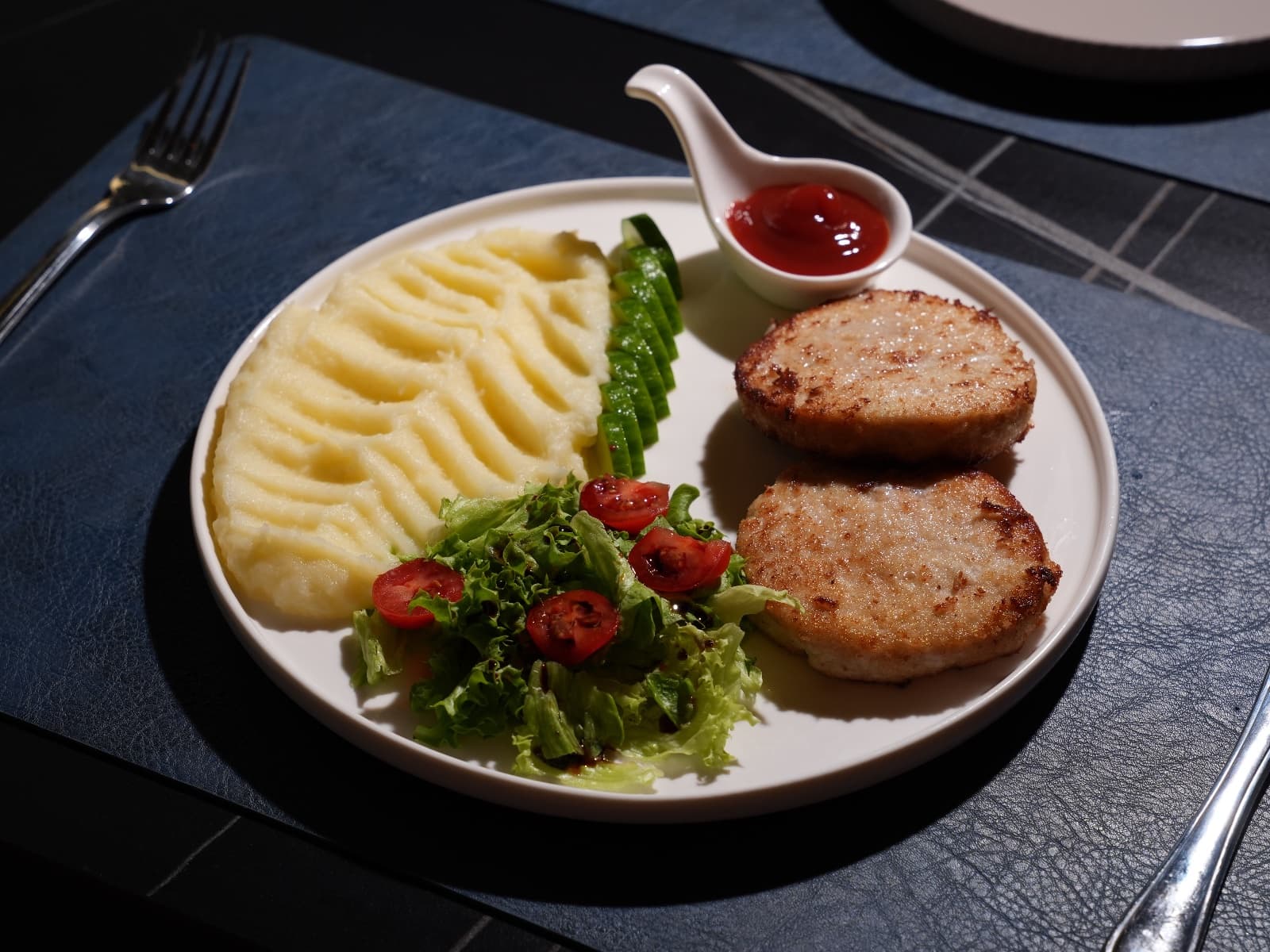 Chicken Cutlets with Mashed Potatoes